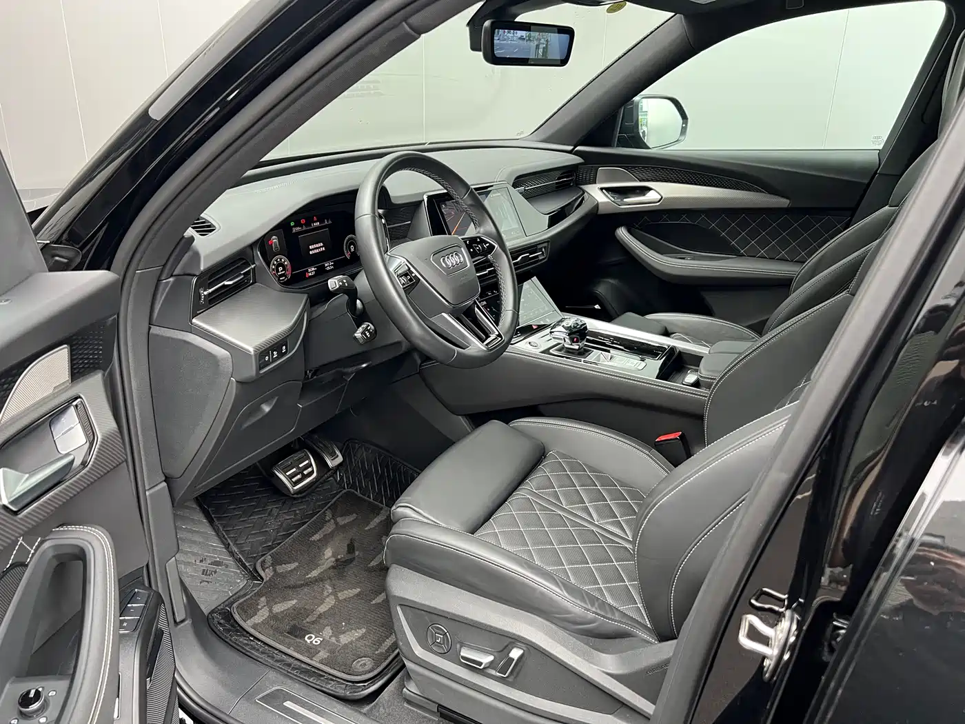 Audi Q6 2025 2024 45 TFSI quattro Black Warrior Edition 6-seater