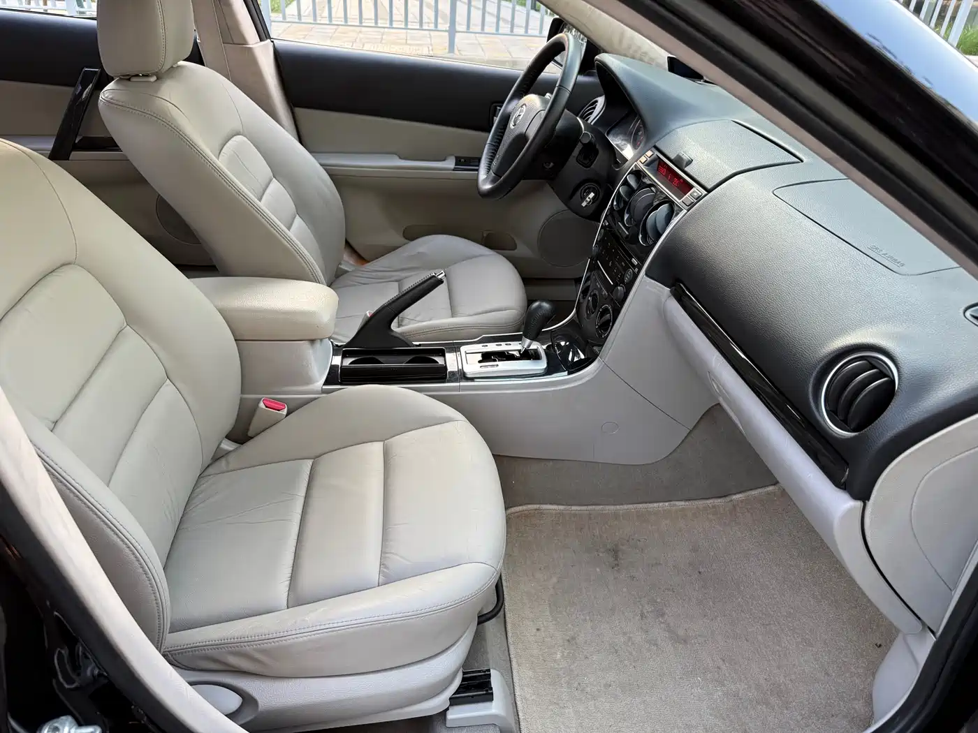 Photo 6 - Mazda 6