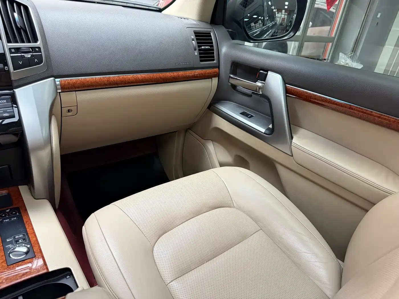 Toyota Land Cruiser 2012 4.6L Automatic VX-R фото 29