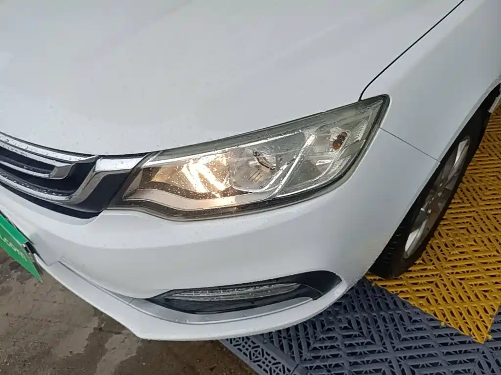Фото 24 - Geely Vision