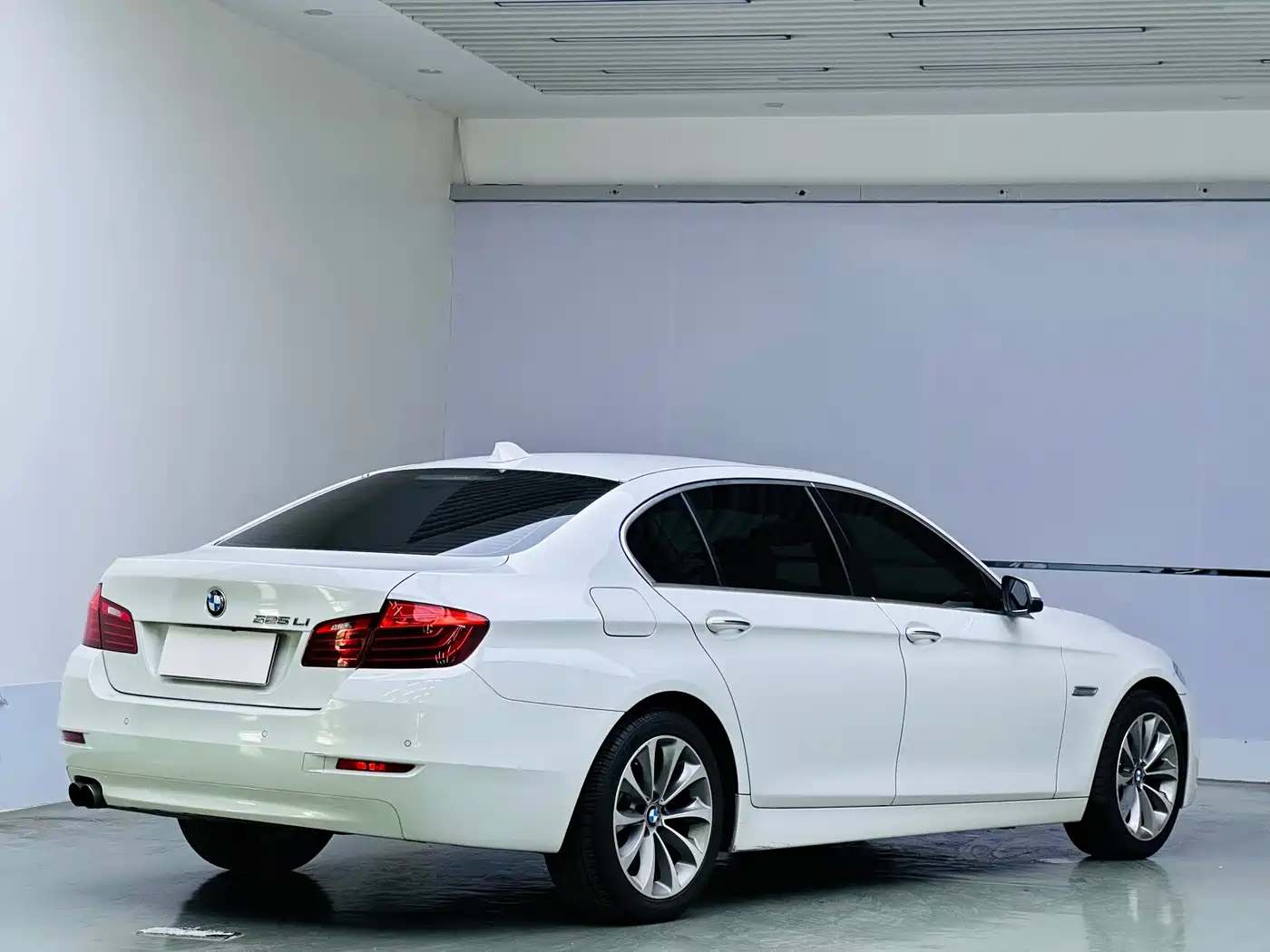 BMW 5 Series 2017 525Li Leading Edition фото 6
