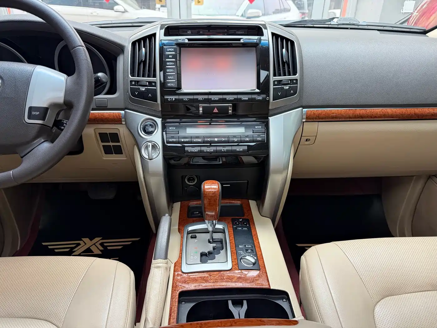 Toyota Land Cruiser 2012 4.6L Automatic VX-R фото 30