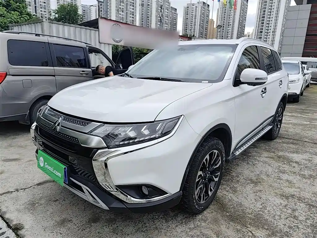 Mitsubishi Outlander 2019 2.4L 4WD Deluxe Edition 7-Seater China VI