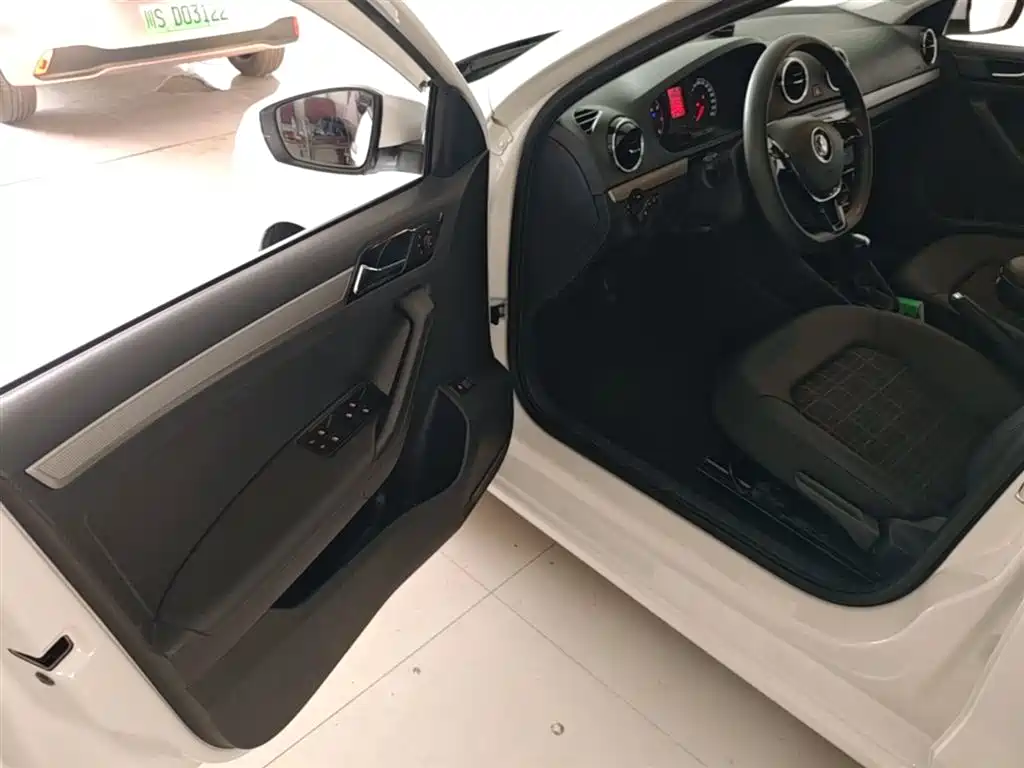 Volkswagen Jetta 2017 1.5L Automatic Comfort фото 12