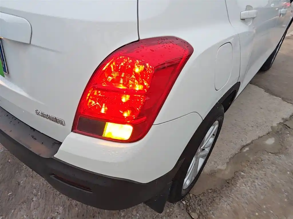 Chevrolet Trax 2016 1.4T Automatic 2WD Comfort Sunroof Edition фото 8