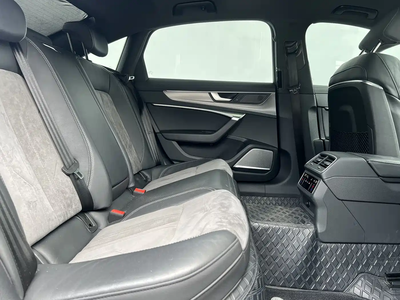 Audi A6L 2021 45 TFSI Exclusive Sport фото 7