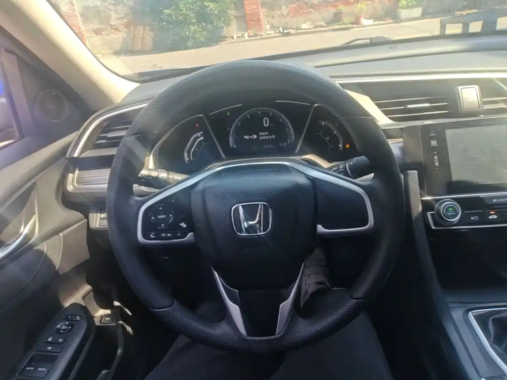 Фото 11 - Honda Civic