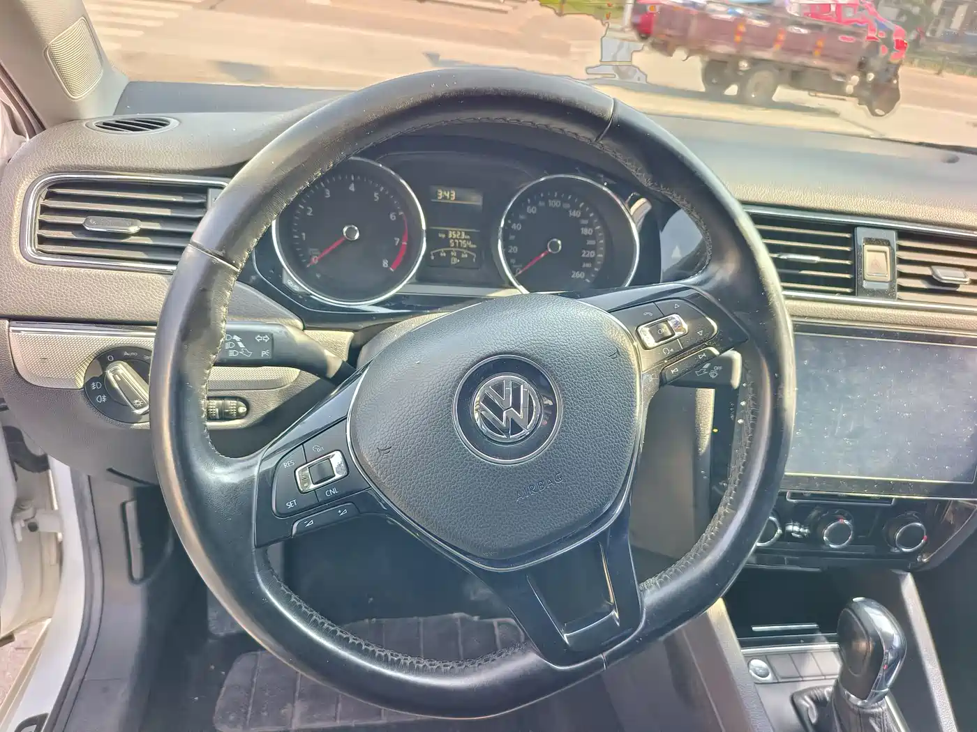 Volkswagen Sagitar 2018 1.6L Automatic Comfort фото 14