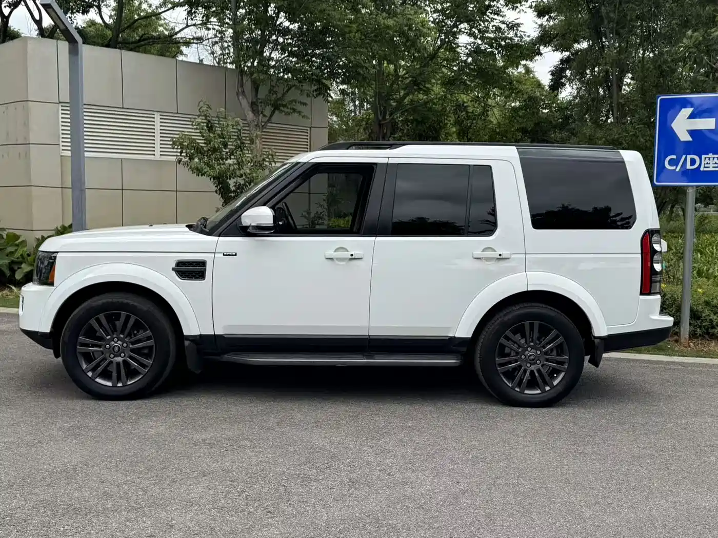 Land Rover Discovery 2016 3.0 SC Gloss Black Collector's Edition HSE фото 4