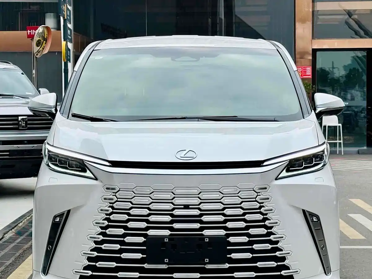 Lexus LM 2023 350h 7-Seater Elegance Edition фото 3