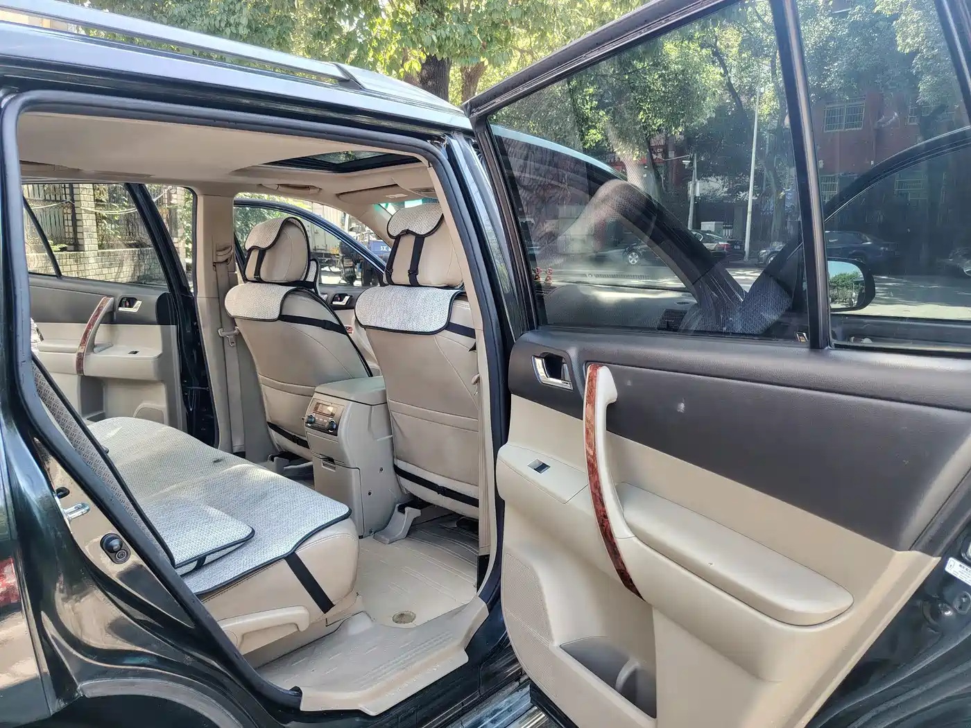 Photo 5 - Toyota Highlander