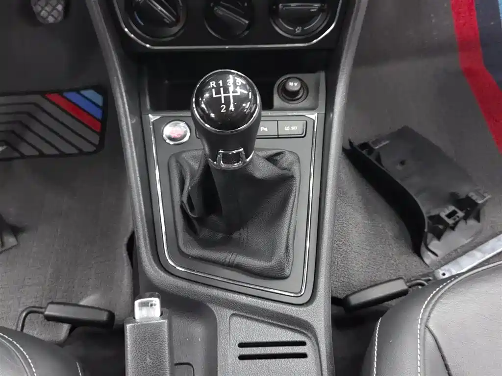 Volkswagen Lavida 2017 1.6L Manual Comfort Edition фото 18