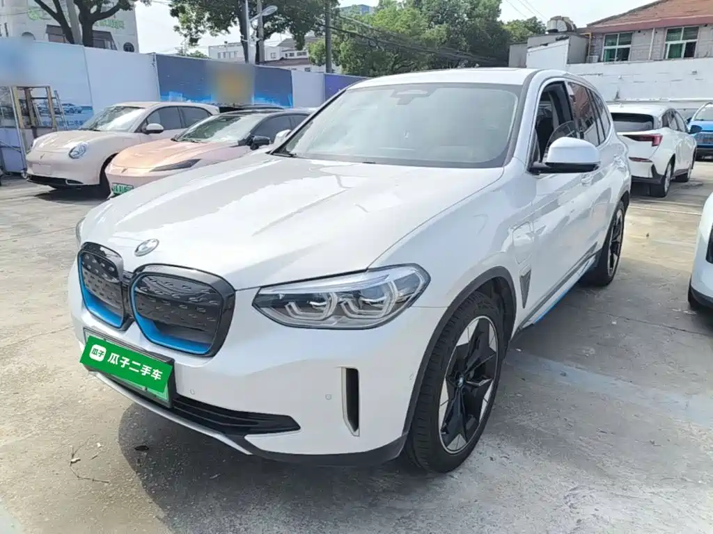 BMW iX3 2021 Pioneer