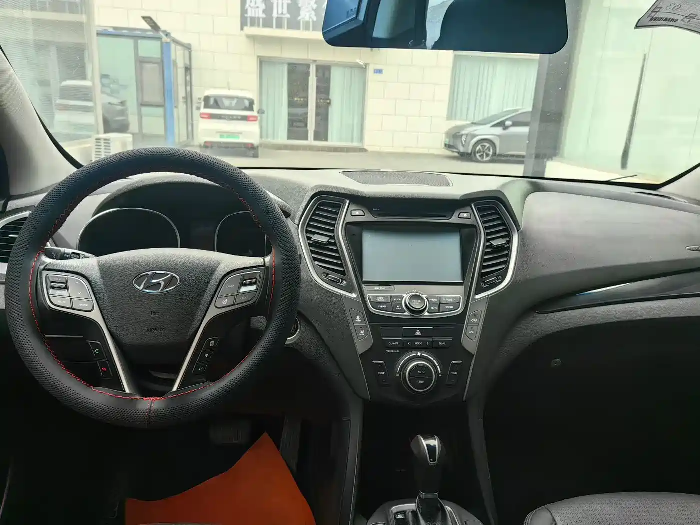 Hyundai Santa Fe 2013 2.0T Automatic 2WD Premium Model фото 8