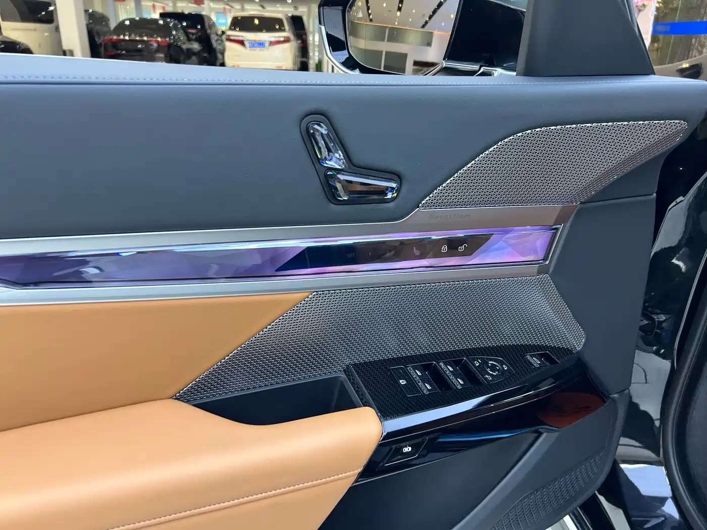 BMW 7 Series 2023 Model 740Li Leading Luxury Package фото 10