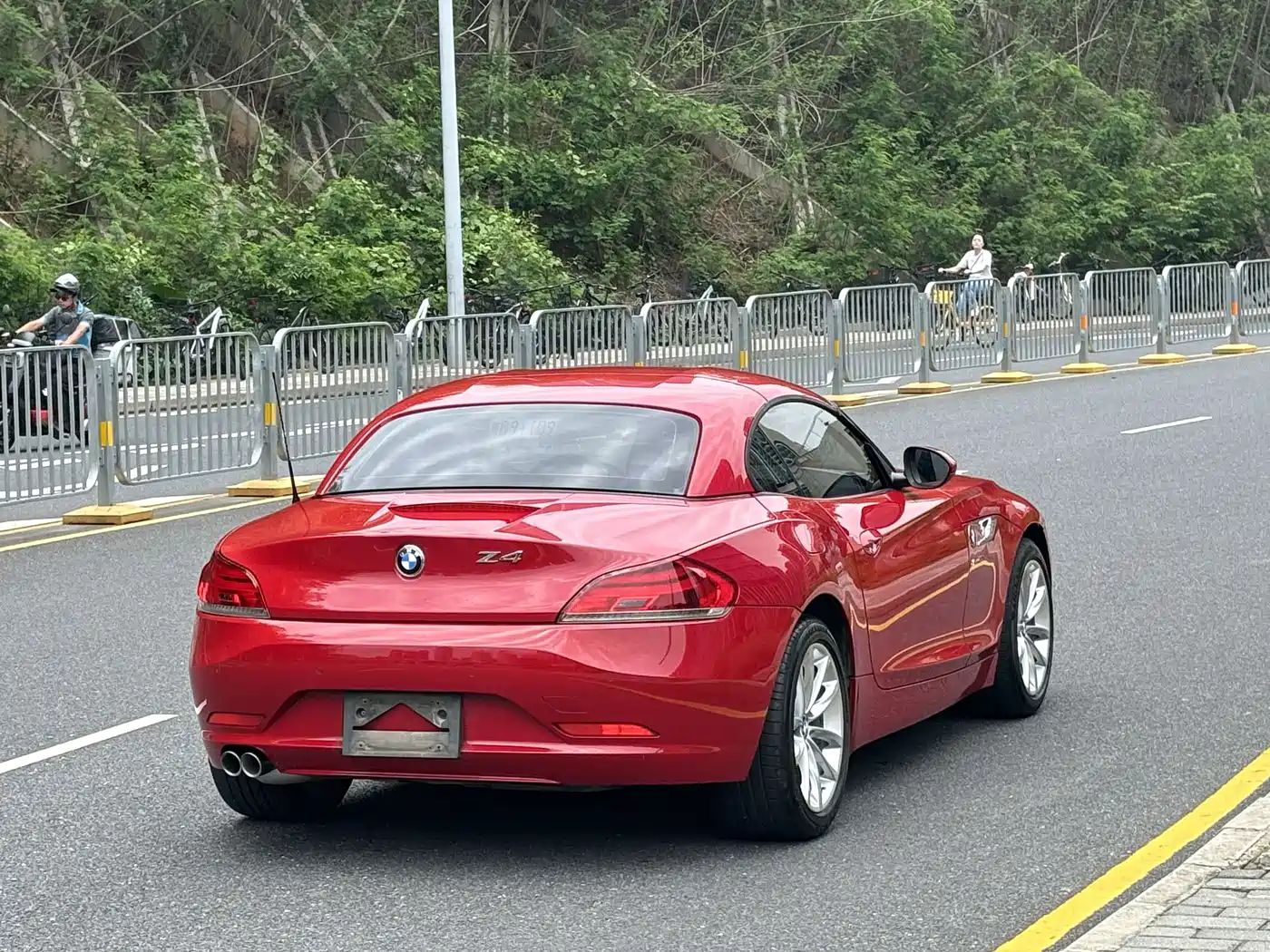 BMW Z4 2013 sDrive20i Leading фото 27