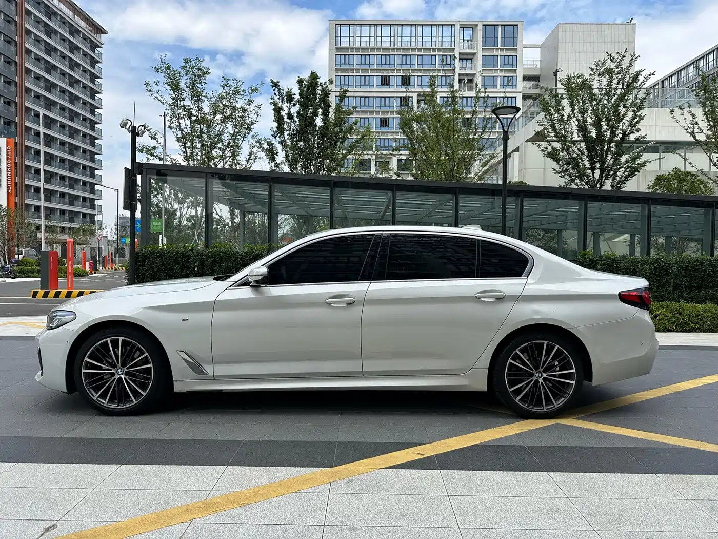 BMW 5 Series 2020 530Li Exclusive M Sport Package фото 3