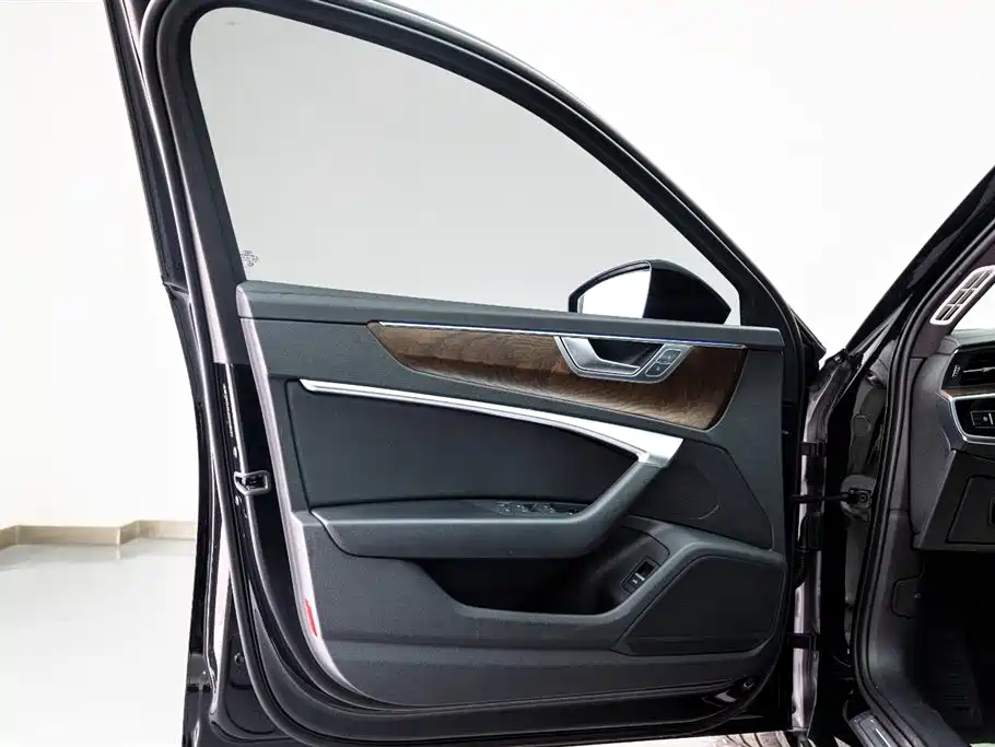 Audi A6L 2023 45 TFSI Premium Selection Elegance фото 9