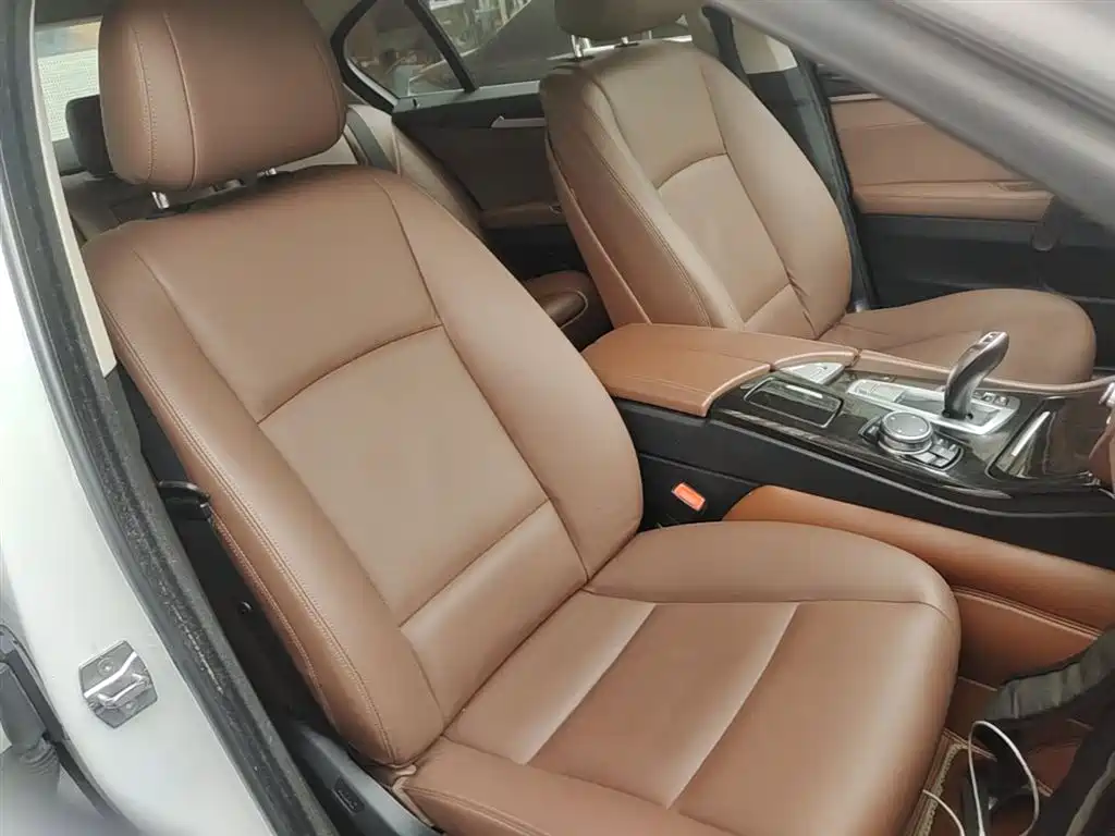 BMW 5 Series 2014 525Li Leading фото 25