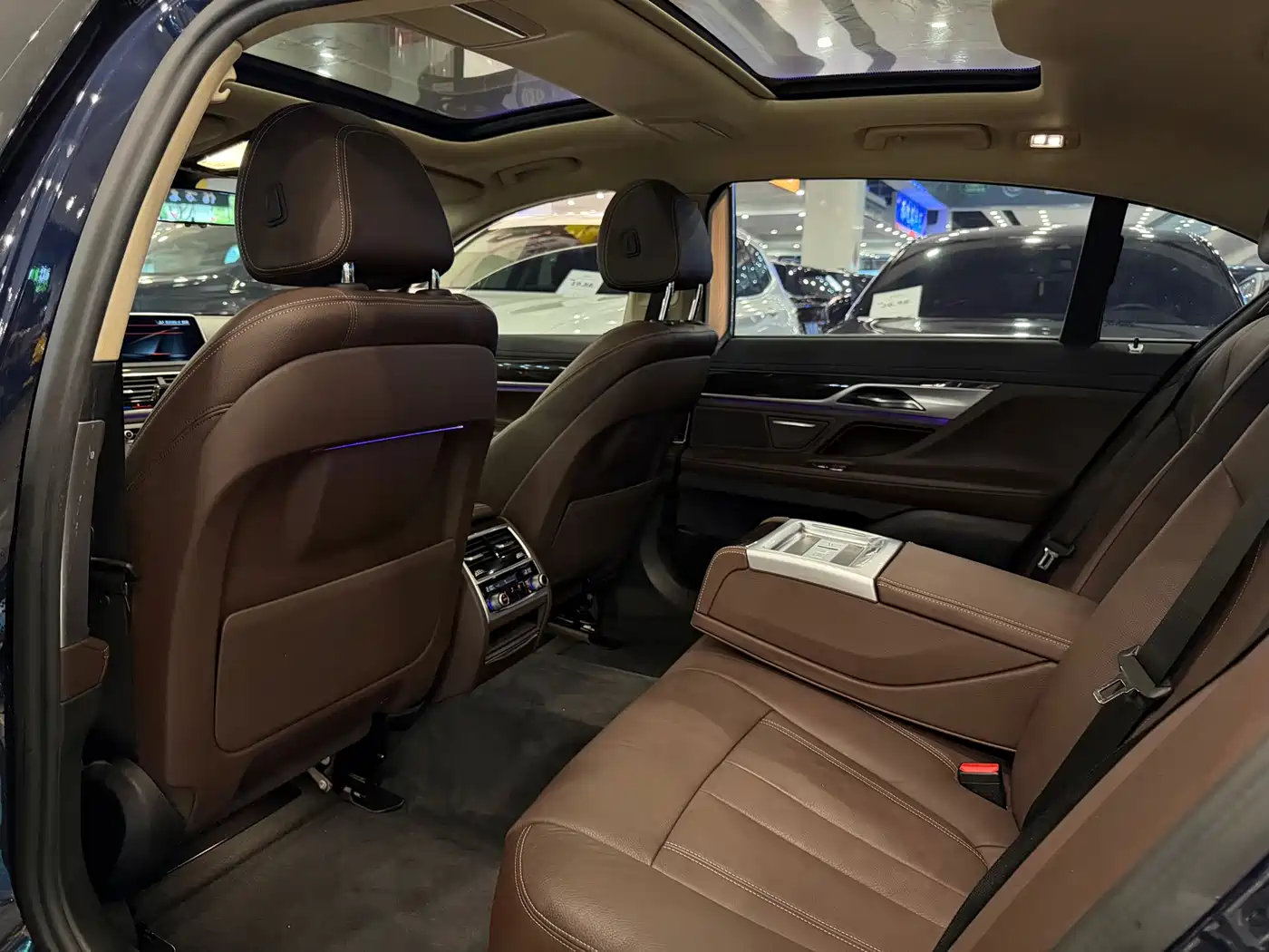 BMW 7 Series 2017 730Li Leading Edition фото 6