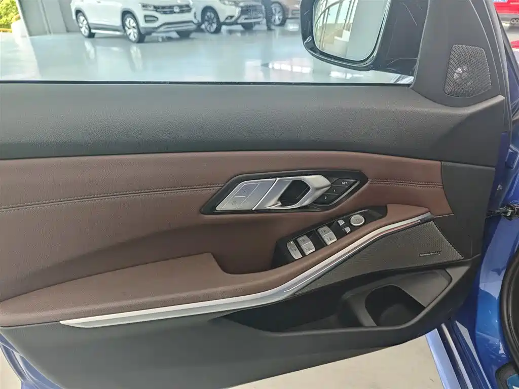 BMW 3 Series 2020 325Li M Sport Black Night Package фото 21