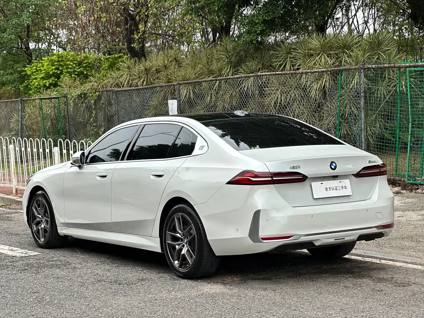 BMW 5 Series 2024 530Li Leading Model Luxury Package фото 9