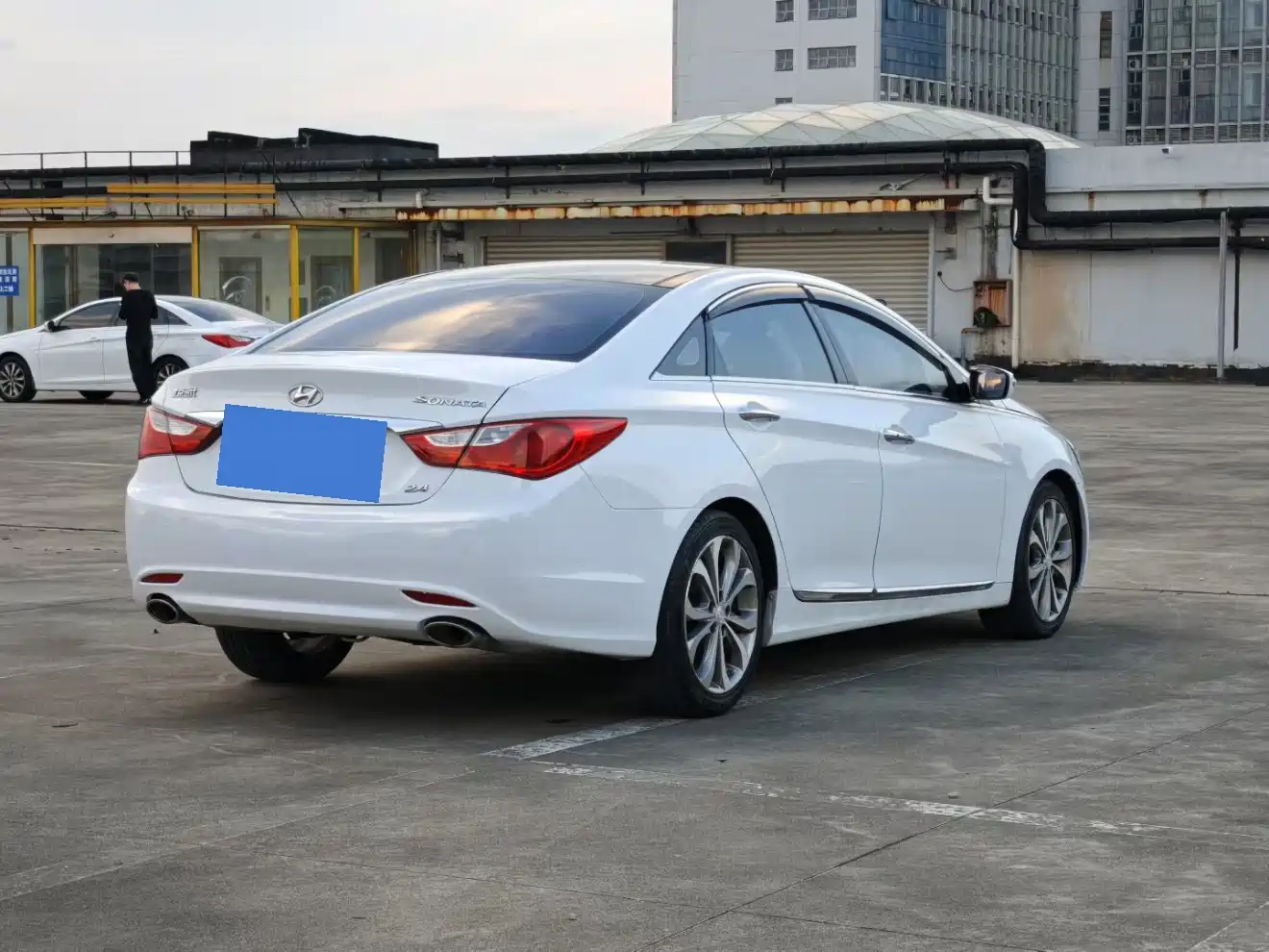 Hyundai Sonata 2011 2.0L Automatic Luxury фото 4