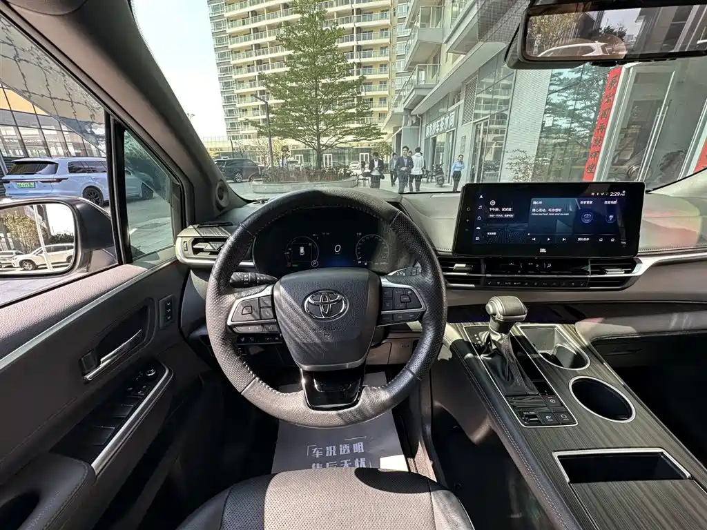Toyota Granvia 2023 2.5L Hybrid Flagship VIP Edition фото 18