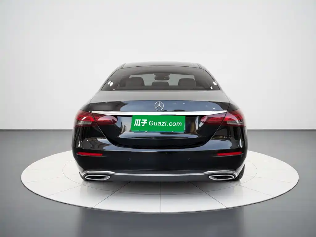 Фото 3 - Mercedes-Benz E-Class