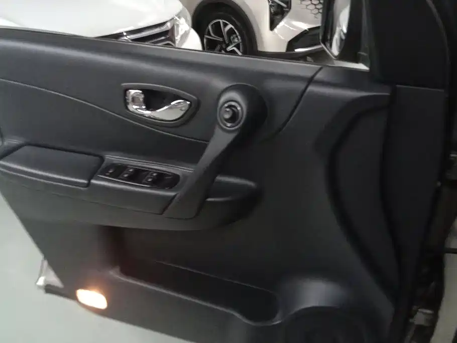 Renault Koleos (Import) 2013 2012 2.5L 2WD Luxury Navigation Edition