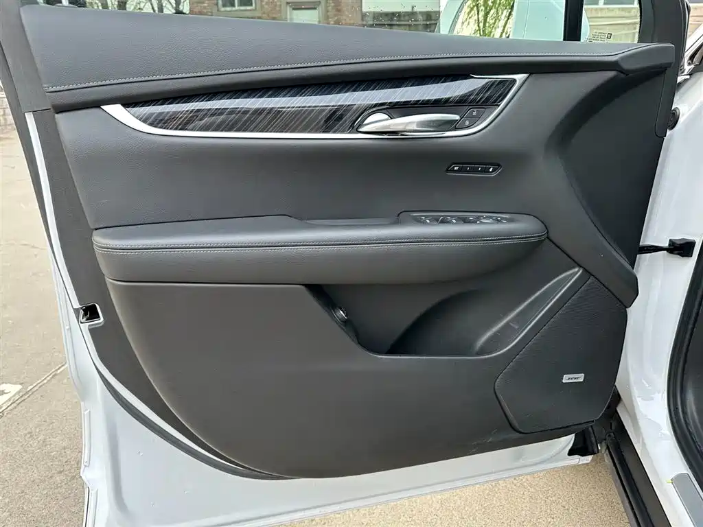 CADILLAC XT6