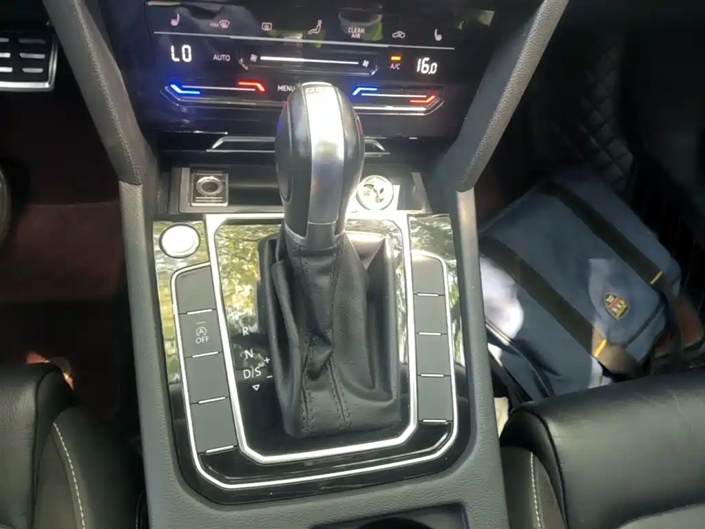 Volkswagen Magotan 2020 330TSI DSG Leading фото 14
