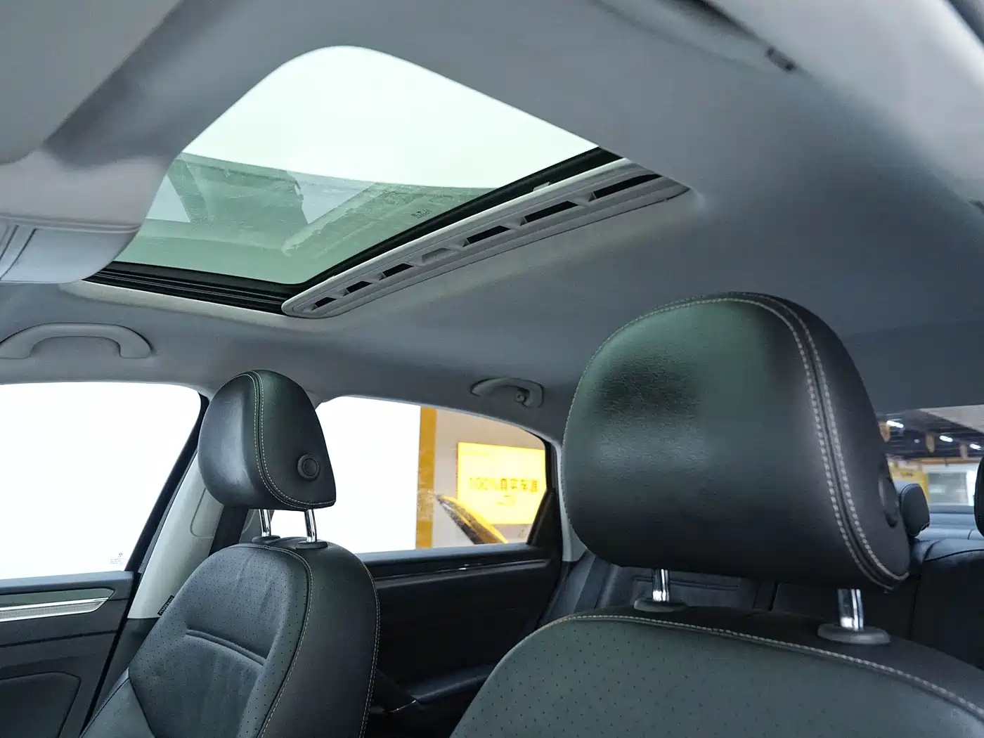 Volkswagen Passat 2016 330TSI DSG Executive Edition фото 12