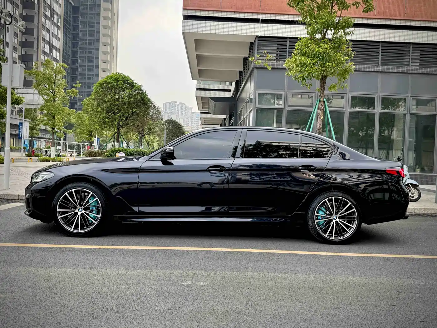 BMW 5 Series 2021 530Li Leading M Sport Package фото 4