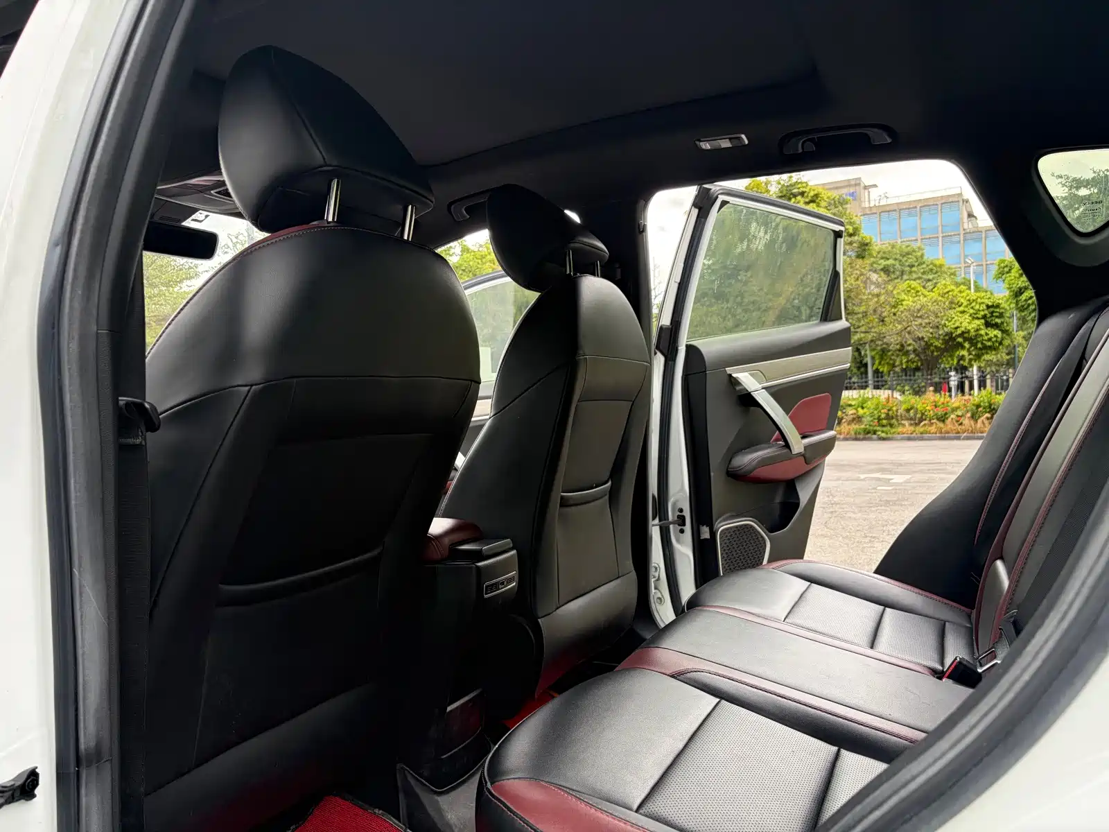 Фото 8 - Geely Coolray