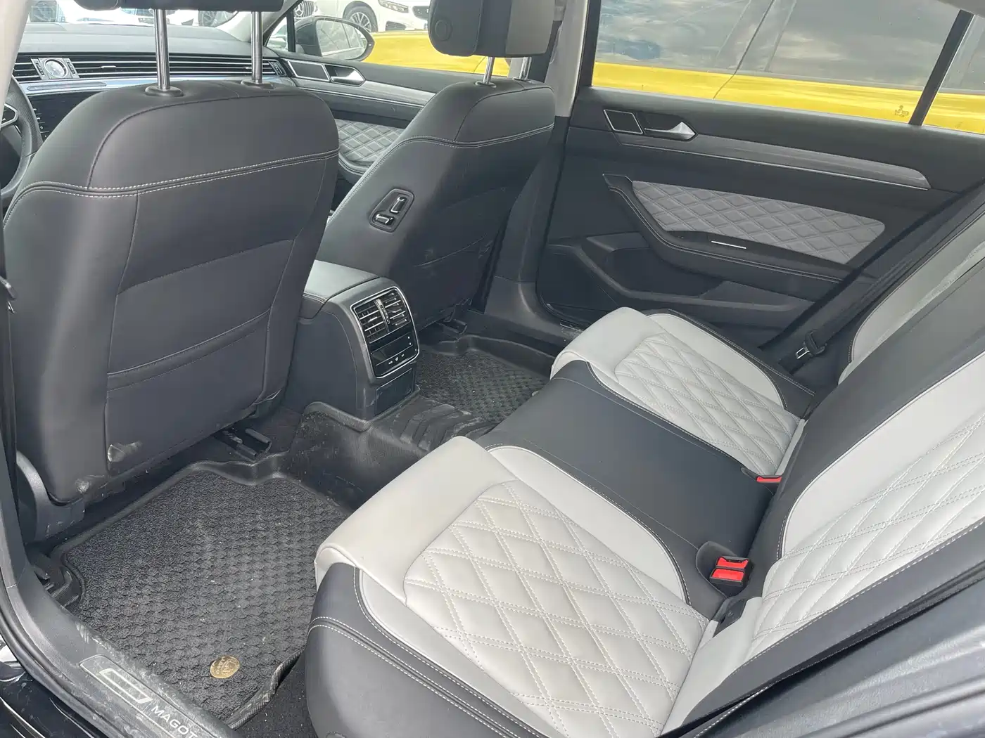 Volkswagen Magotan 2023 Model 2 Million Commemorative Edition 330TSI DSG Luxury фото 4