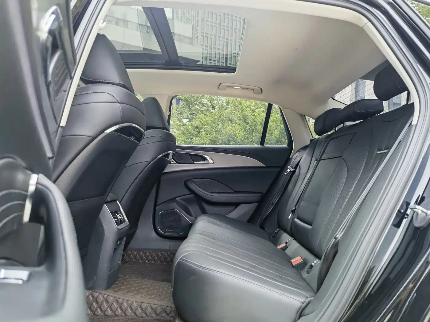 Hongqi H5 2024 2.0T Automatic Smart Connect Flag Smooth Edition фото 15