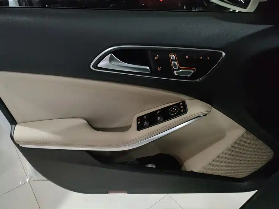 Mercedes-Benz GLA 2017 GLA 220 4MATIC Luxury фото 7