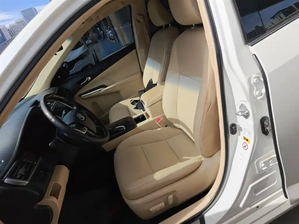 Toyota Camry 2016 2.0G 10th Anniversary Leading Edition фото 15