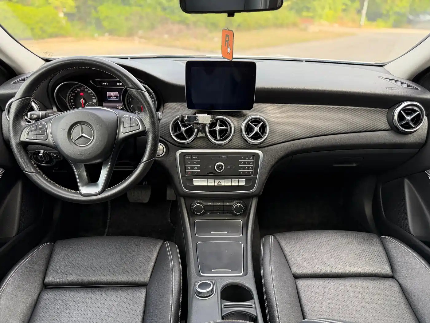 Mercedes-Benz GLA 2018 GLA 200 Dynamic фото 11