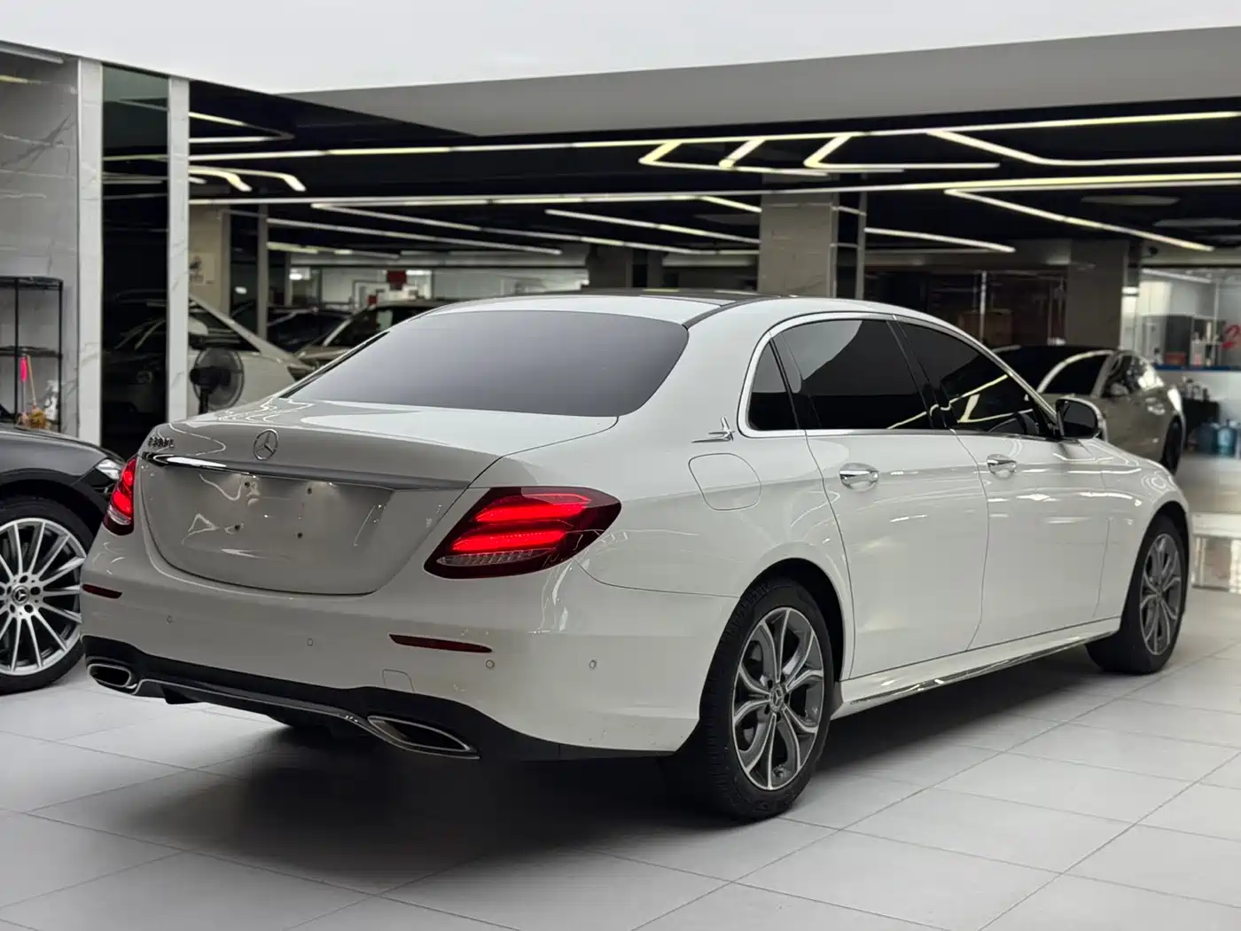 Mercedes-Benz E-Class 2020 E 300 L Sport Fashion Model фото 15
