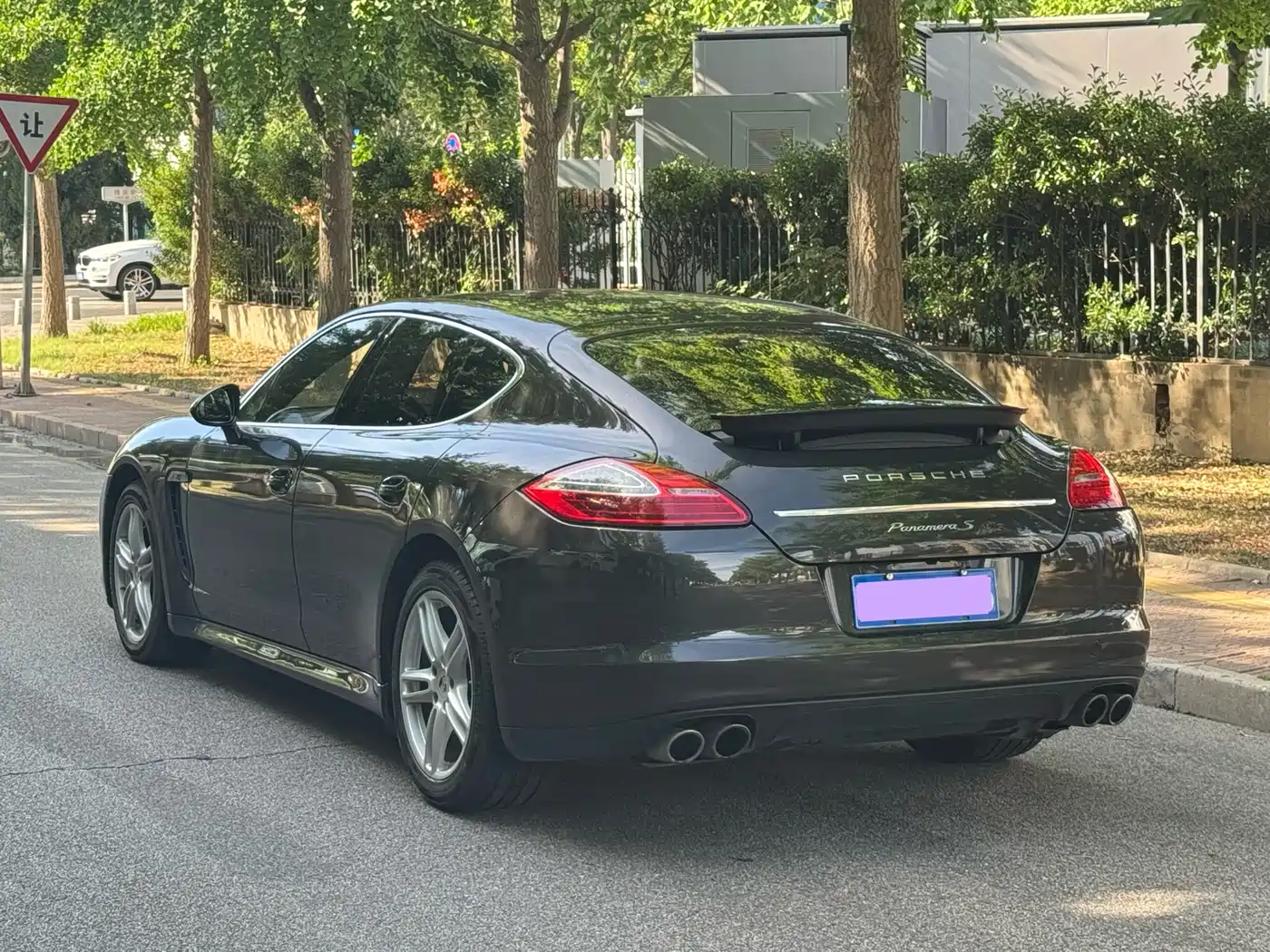 Porsche Panamera 2010 Model Panamera S 4.8L фото 6