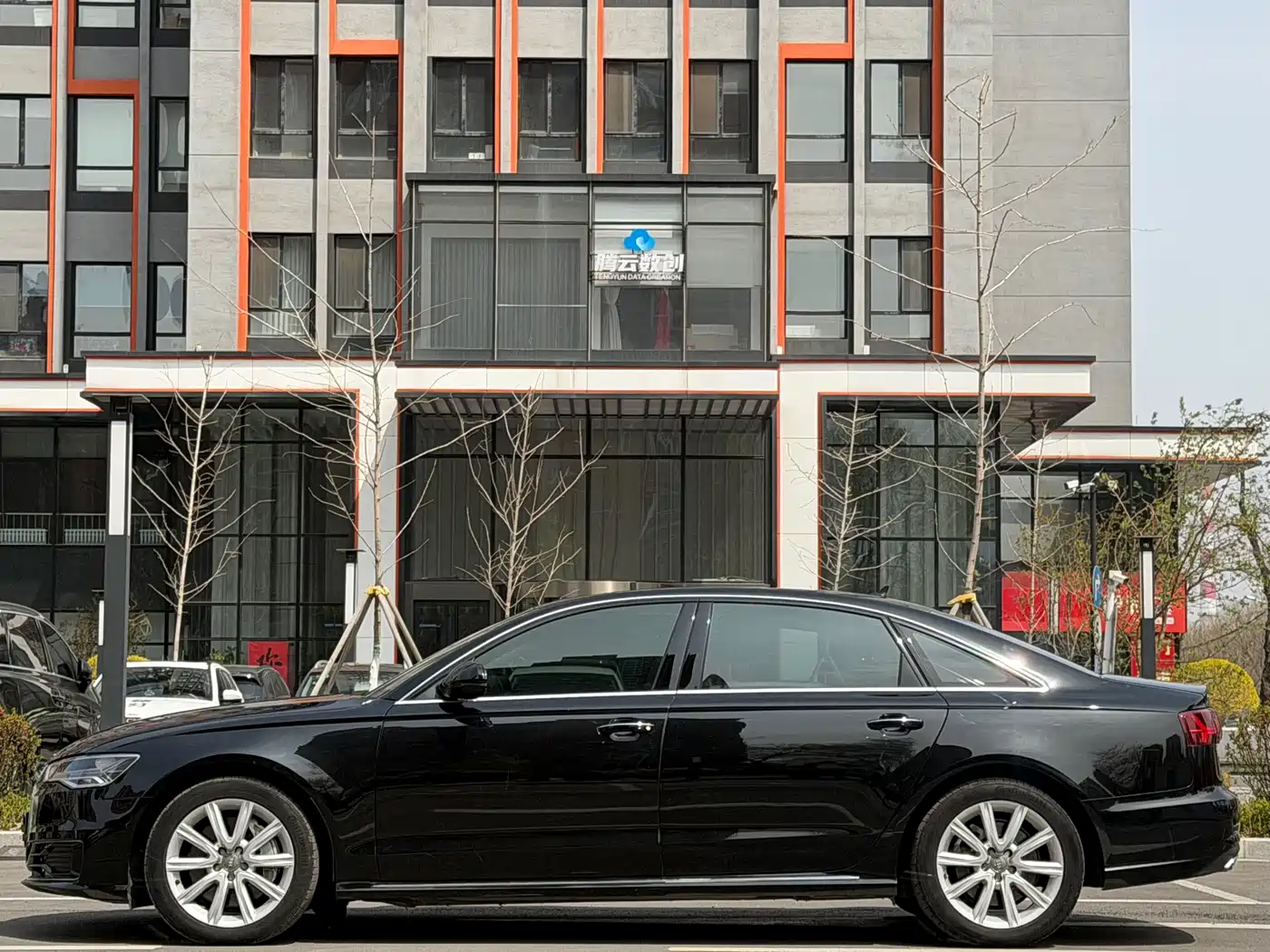Фото 7 - Audi A6L