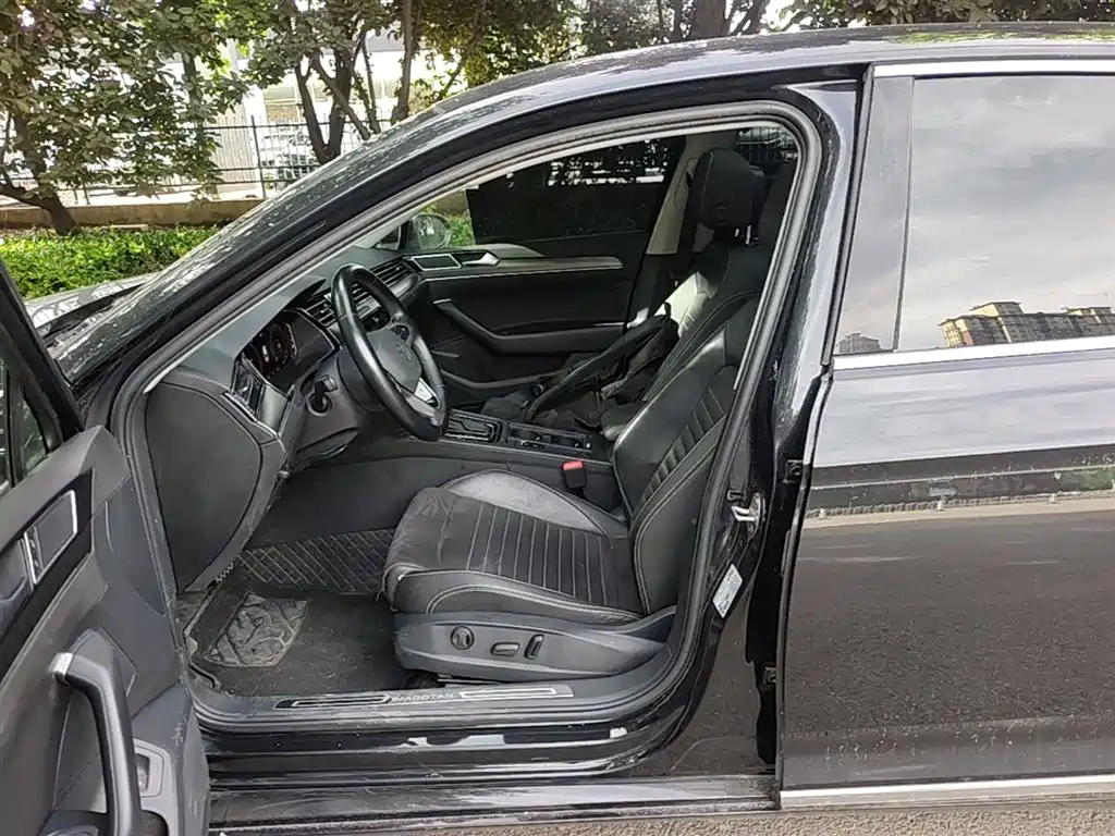 Volkswagen Magotan 2020 330TSI DSG Luxury фото 15