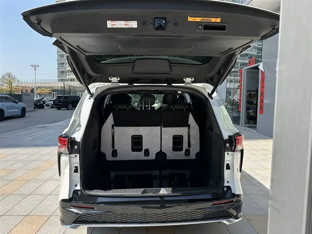 Toyota Granvia 2023 2.5L Hybrid Flagship VIP Edition фото 26