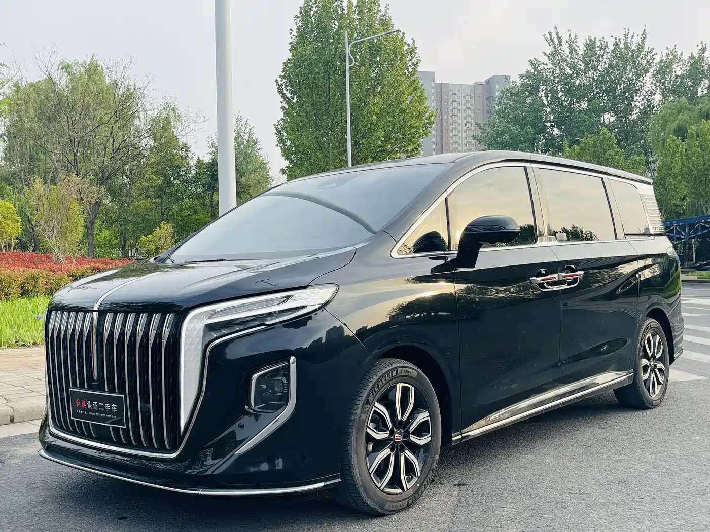 Hongqi HQ9 2023 2.0T Smart Connect Flag Enjoy Edition