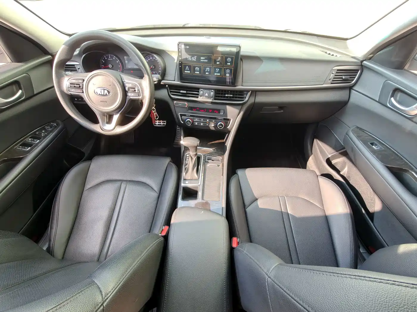 Photo 19 - Kia K5