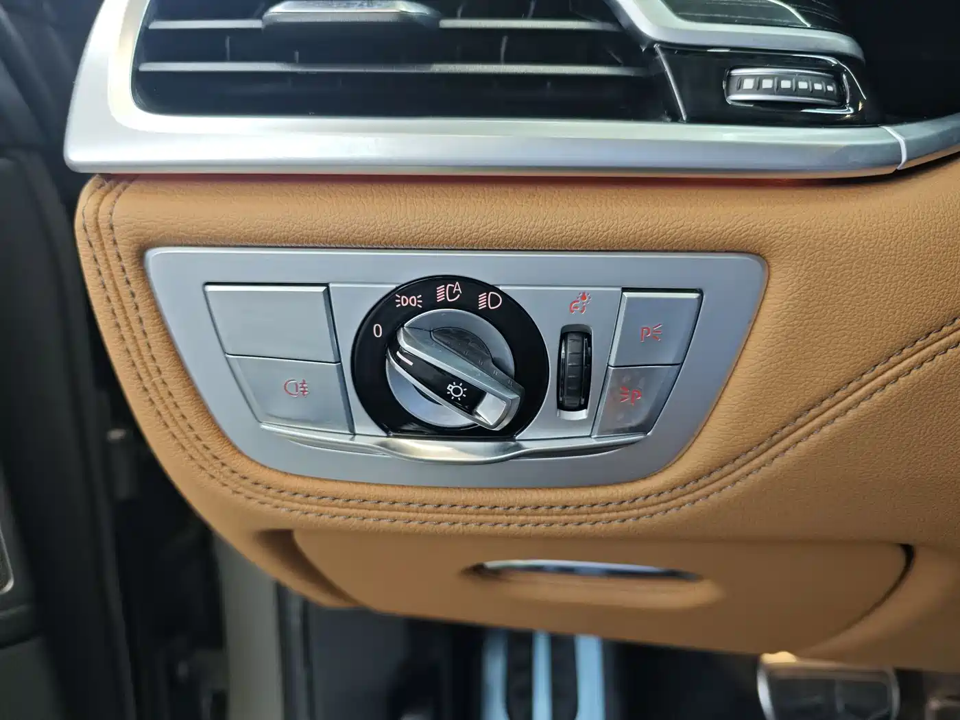 BMW 7 Series 2021 Model 740Li Leading M Sport Package фото 20