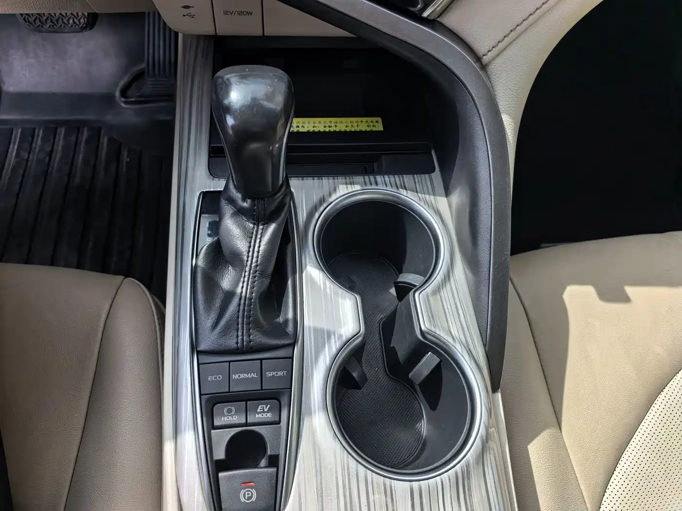Toyota Camry 2018 Hybrid 2.5HG Luxury Edition фото 15