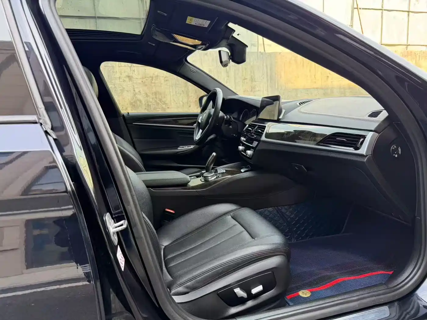 BMW 5 Series 2018 525Li M Sport Package фото 10